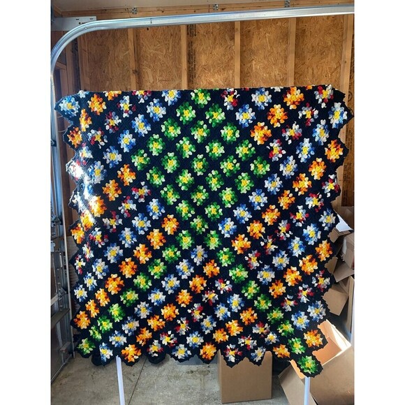 Crochet granny square vintage flower blanket - Picture 3 of 7